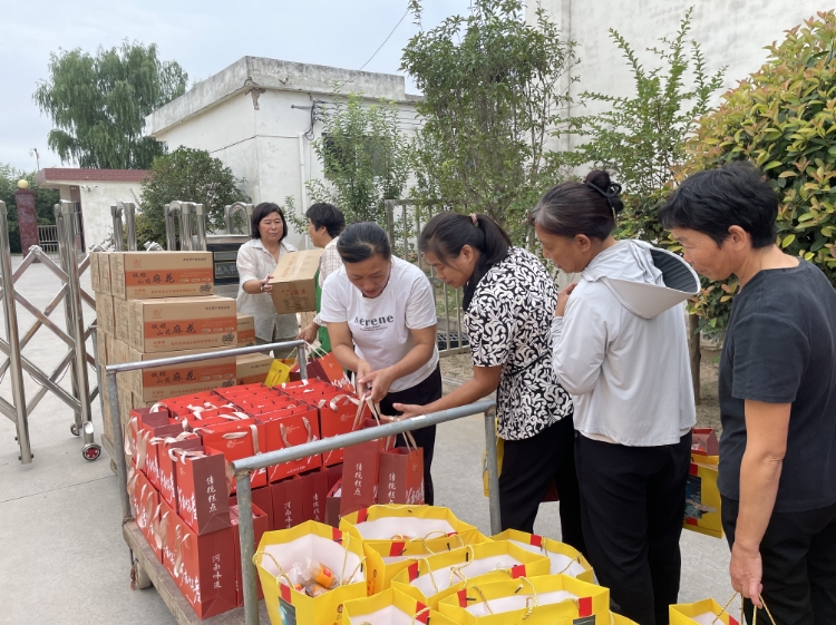 中秋佳节焦作怀府农友厂区暖心发放福利，共庆团圆时刻